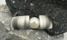 Edelstahl 6mm breiter Ring mit Perle matt