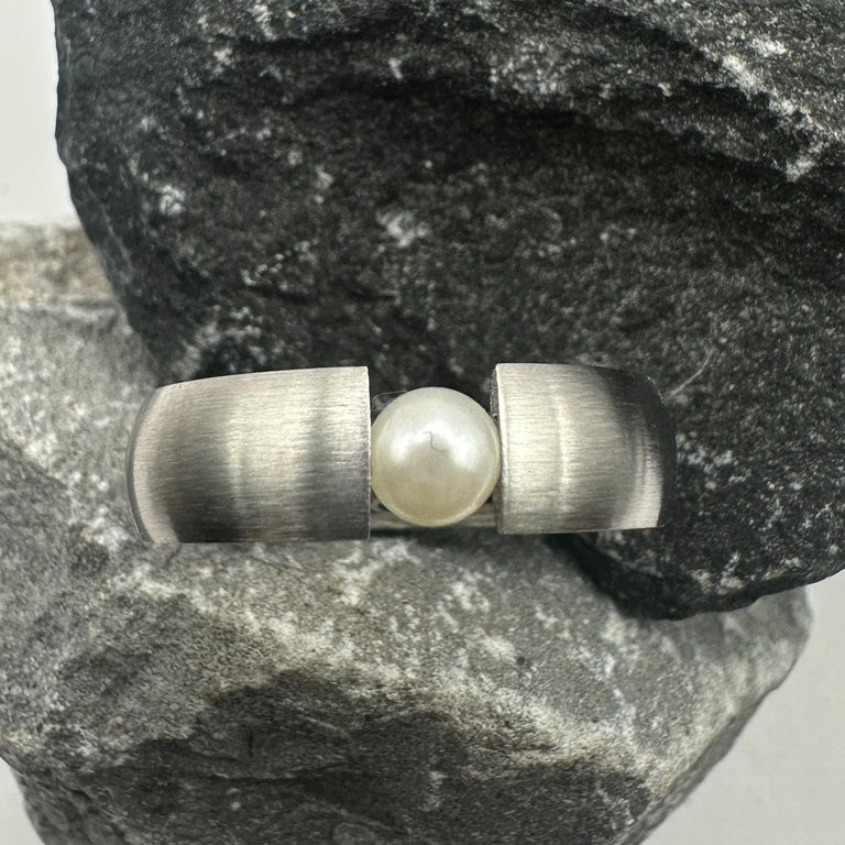 Edelstahl 6mm breiter Ring mit Perle matt